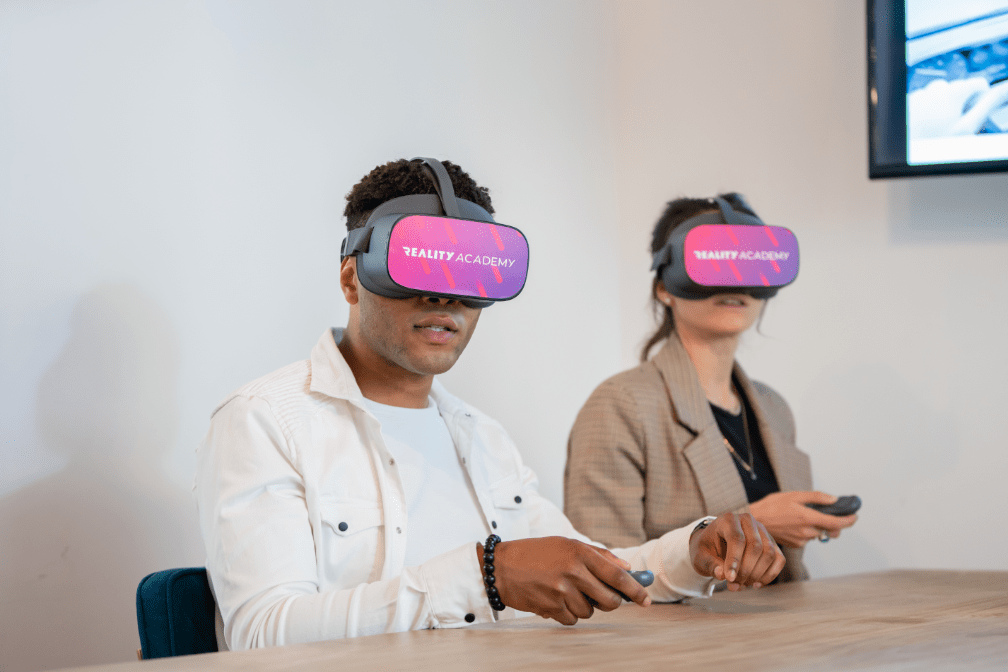 Apprenants font une formation en Casques de Réalité Virtuelle